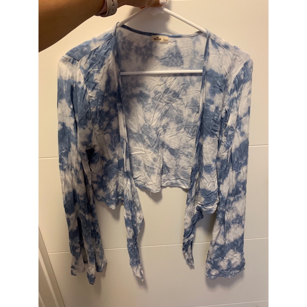 Hollister crop top, ties in front! Worn once
